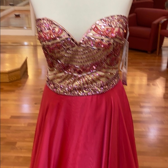 Strawberry prom dress with beads - Picture 2 of 8